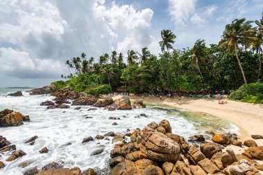 Mirissa plajının panoramik manzarası, Sri Lanka