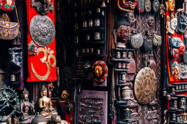Nepal el sanatları bir mağazada sergilenir