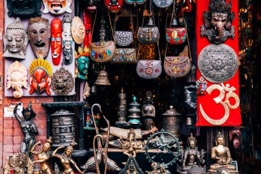 Nepal el sanatları bir mağazada sergilenir
