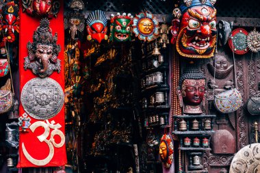 Nepal el sanatları bir mağazada sergilenir