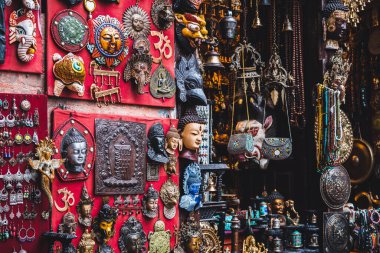 Nepal el sanatları bir mağazada sergilenir