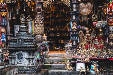 Nepal el sanatları bir mağazada sergilenir