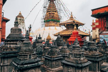 kathmandu, nepal. 25 Ağustos, 2023: Kathmandu Meydanı 'nda Nepal stili stupa 