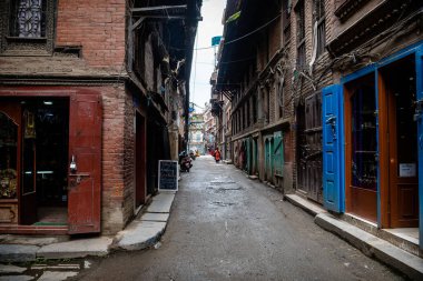 kathmandu, nepal. 25 Ağustos, 2023: Kathmandu eski kasabasının sokak manzarası, Nepal