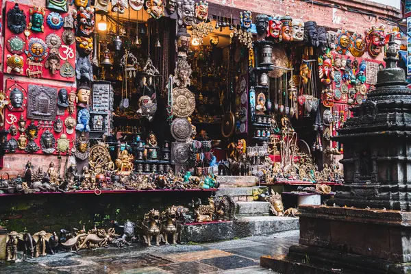 Nepal el sanatları bir mağazada sergilenir