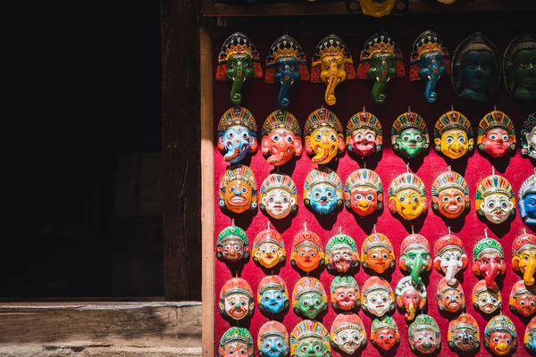 Nepal el sanatları bir mağazada sergilenir