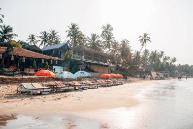 Palolem, Hindistan. 2 Kasım 2023: Güneşli bir günde Palolem Plajı