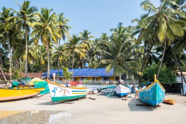 Palolem, Hindistan. 2 Kasım 2023: Güneşli bir günde Palolem Plajı