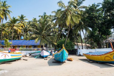 Palolem, Hindistan. 2 Kasım 2023: Güneşli bir günde Palolem Plajı