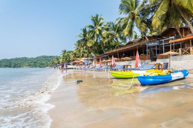 Palolem, Hindistan. 2 Kasım 2023: Güneşli bir günde Palolem Plajı
