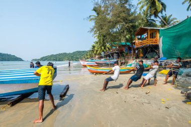 Palolem, Hindistan. 2 Kasım 2023: Güneşli bir günde Palolem Plajı