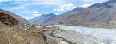 Hindistan 'ın Spiti Vadisi manzarası