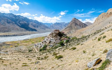 Hindistan, Spiti Vadisi 'ndeki Kee Manastırı manzarası