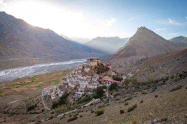 Hindistan, Spiti Vadisi 'ndeki Kee Manastırı manzarası