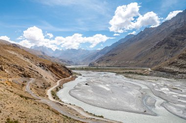 Hindistan, Spiti Vadisi 'ndeki kaza kasabasının manzarası