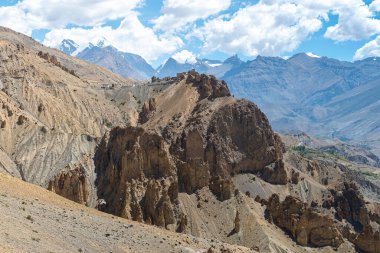 Hindistan, Spiti Vadisi 'ndeki kaza kasabasının manzarası