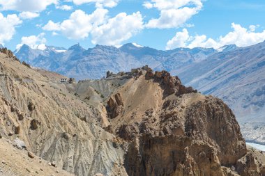 Hindistan, Spiti Vadisi 'ndeki kaza kasabasının manzarası