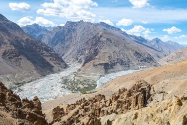 Hindistan, Spiti Vadisi 'ndeki kaza kasabasının manzarası