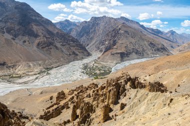 Hindistan, Spiti Vadisi 'ndeki kaza kasabasının manzarası