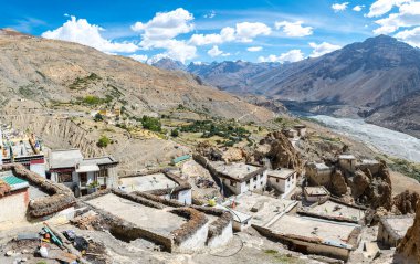 Hindistan, Spiti Vadisi 'ndeki kaza kasabasının manzarası