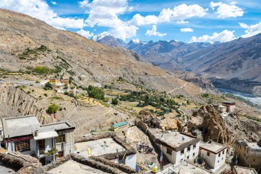 Hindistan, Spiti Vadisi 'ndeki kaza kasabasının manzarası