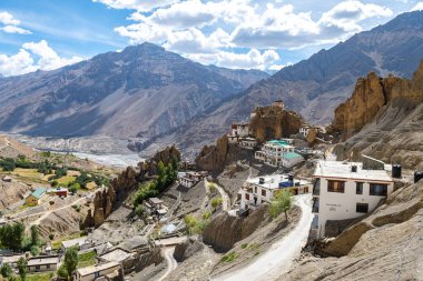 Hindistan, Spiti Vadisi 'ndeki kaza kasabasının manzarası