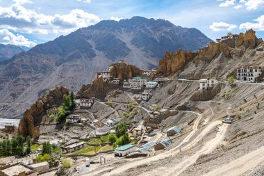 Hindistan, Spiti Vadisi 'ndeki kaza kasabasının manzarası