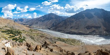 Hindistan, Spiti Vadisi 'ndeki kaza kasabasının manzarası