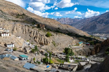 Hindistan, Spiti Vadisi 'ndeki kaza kasabasının manzarası