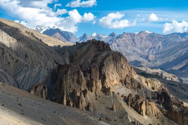 Hindistan, Spiti Vadisi 'ndeki kaza kasabasının manzarası