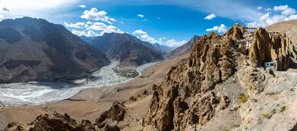 Hindistan, Spiti Vadisi 'ndeki kaza kasabasının manzarası