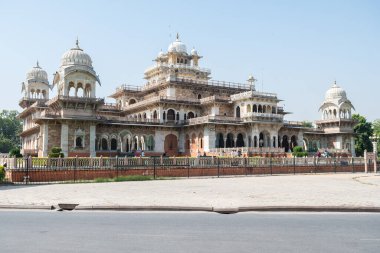 Jaipur, Hindistan. 5 Ekim 2023: Jaipur, Hindistan 'daki Albert Hall Müzesi cephesi