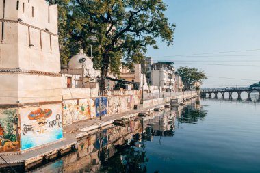 Udaipur, Hindistan. 15 Ekim 2023: Udaipur, Hindistan 'da Pichola Gölü manzarası