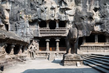 Aurangabad, Hindistan 'daki Ellora mağaralarının manzarası