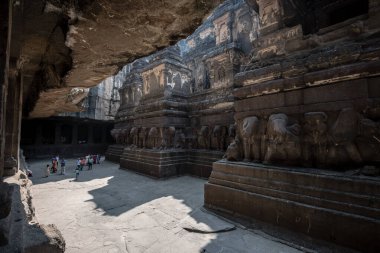 Aurangabad, Hindistan 'daki Ellora mağaralarının manzarası