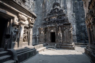 Aurangabad, Hindistan 'daki Ellora mağaralarının manzarası