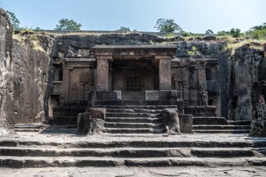 Aurangabad, Hindistan 'daki Ellora mağaralarının manzarası