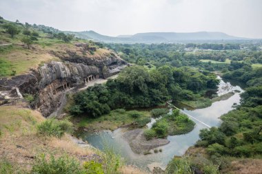 Aurangabad, Hindistan 'daki Ellora mağaralarının manzarası