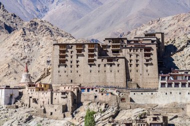 Leh Ladakh City, Hindistan 'daki Leh Sarayı manzarası