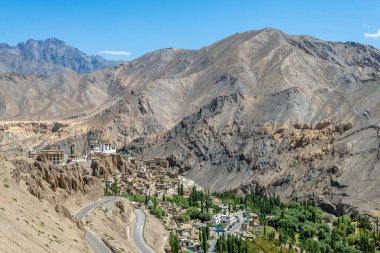 Hindistan 'ın Leh ladakh bölgesindeki Lamayuru köyünün manzarası