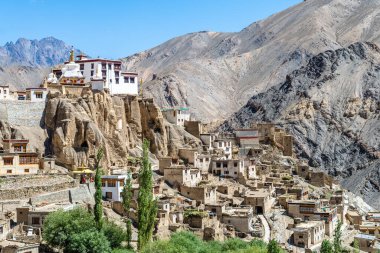 Hindistan 'ın Leh ladakh bölgesindeki Lamayuru köyünün manzarası