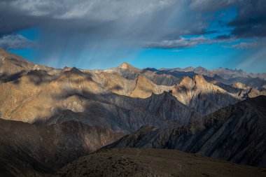 Leh Ladakh, Hindistan 'da Markha yürüyüşünün manzarası