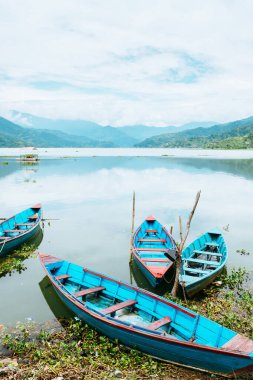 Pokhara, Nepal 'deki phewa Gölü manzarası