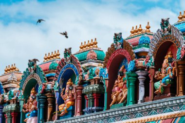 Batu mağaralarındaki geleneksel Hindu tapınağı