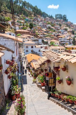  Ucusco, Peru. 5 Ekim 2022: Cucco Inka kasabasının sokak manzarası, Peru