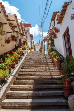  Ucusco, Peru. 5 Ekim 2022: Cucco Inka kasabasının sokak manzarası, Peru