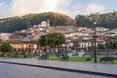  Ucusco, Peru. 5 Ekim 2022: Cucco Inka kasabasının sokak manzarası, Peru