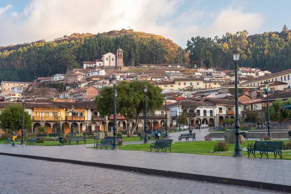  Ucusco, Peru. 5 Ekim 2022: Cucco Inka kasabasının sokak manzarası, Peru