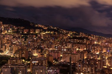 Akşama kadar Ceneviz - yerleşim alanlarının manzarası