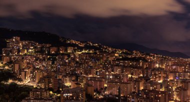 Geceleri Ceneviz yerleşim alanları - şehir panoraması